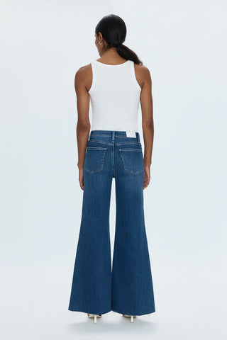 Izzy Jeans, Tristesse